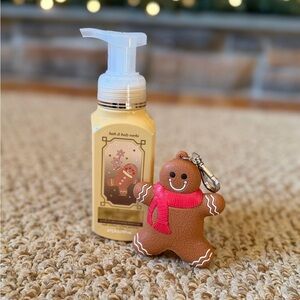 Bath & Body Works Gingerbread Pocket Bac Holder. Gingerbread Bakery Foaming Soap